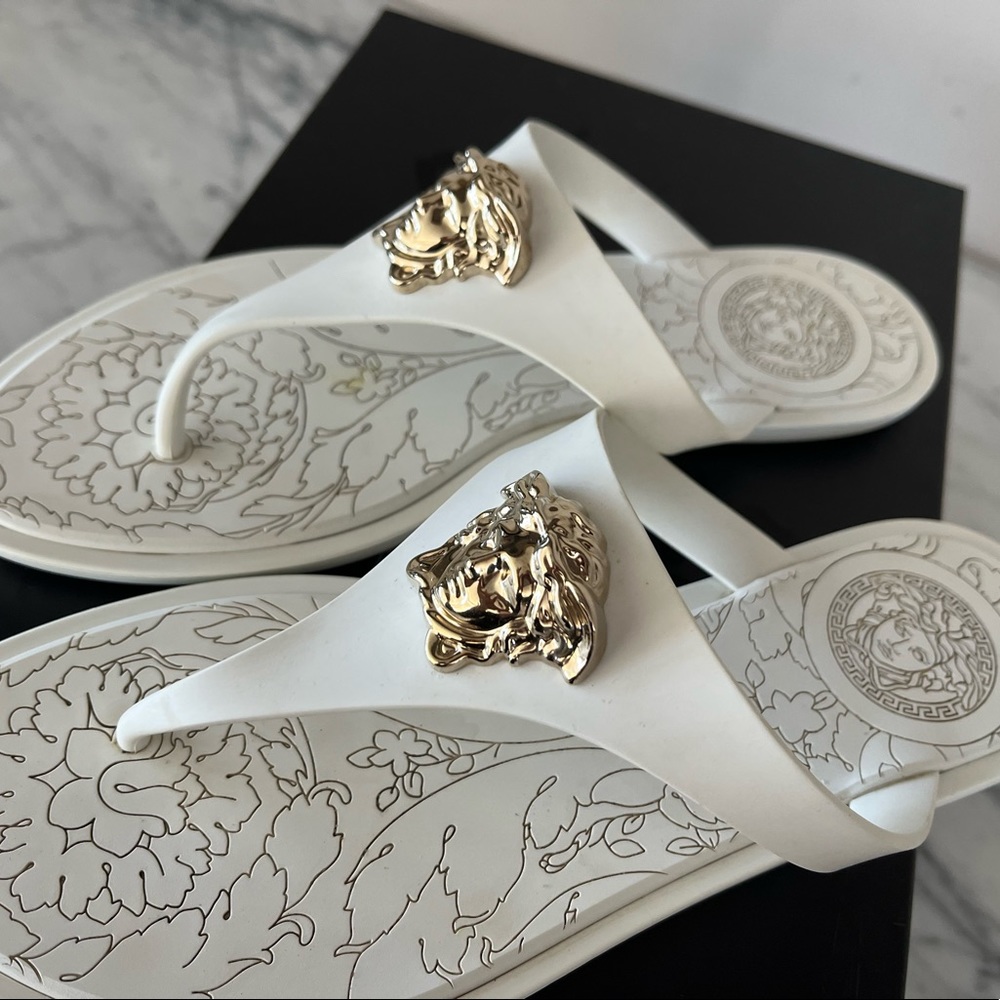 Medusa Thong Sandal
VERSACE